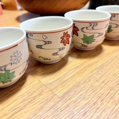 陶器の湯のみ&ミニ炊飯器の画像