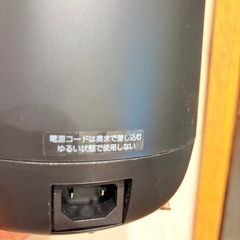 陶器の湯のみ&ミニ炊飯器の画像