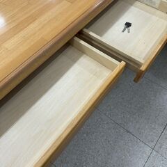★リユースのサカイ高崎店★TJ13115 (株)コクヨ 机 ライトブラウン H71×D67×W108.5 クリーニング済みの画像