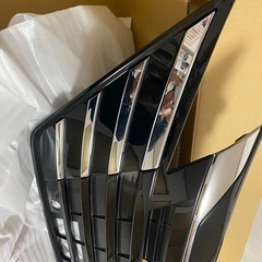 日産 純正 フロントグリル 62310-7NK0Aの画像