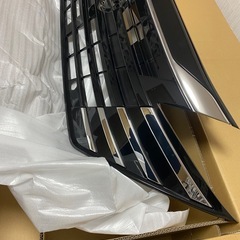 日産 純正 フロントグリル 62310-7NK0Aの画像