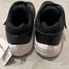 19.0 新品未使用　スニーカーの画像