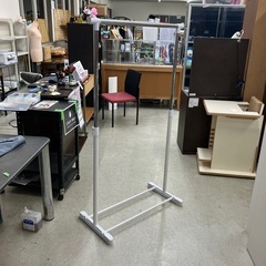 T2510-261 ハンガーラック ホワイト 伸縮式  キズ汚れ有りの画像