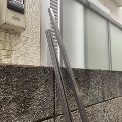 正方形　金属製のラックバーの画像