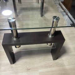 綺麗なガラステーブルの画像
