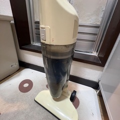 ホワイトの掃除機の画像