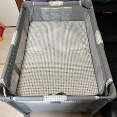 Graco PackPlay ベビーベッド グレーの画像