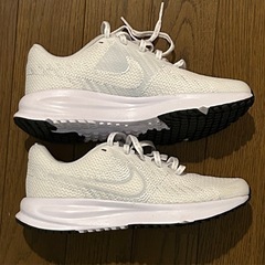 NIKE ナイキ　ほぼ新品　白　スニーカー　22.5㎝　ランニングシューズの画像