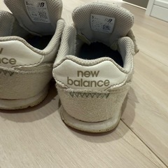 ニューバランス スニーカーの画像