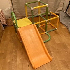 アンパンマン滑り台ジムの画像