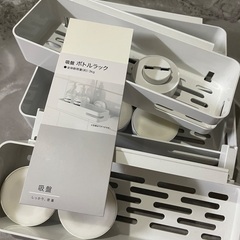 ニトリ 4つセット 吸盤ボトルラックの画像