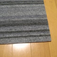 日本製タイルカーペット厚み6.5㎜・１枚１４０円・在庫１８枚＜５１９７＞訳あり品の画像