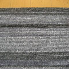 日本製タイルカーペット厚み6.5㎜・１枚１４０円・在庫１８枚＜５１９７＞訳あり品の画像