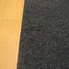 日本製タイルカーペット厚み6.5㎜・１枚１４０円・在庫２０枚＜５１９６＞訳あり品の画像