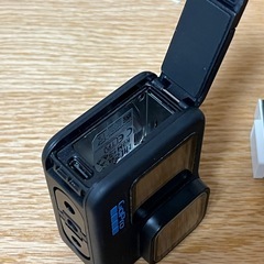 GoPro HERO11 Black本体と、バッテリー3個、充電器、その他付属品のセットの画像