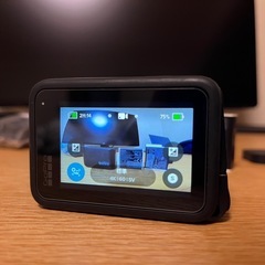 GoPro HERO11 Black本体と、バッテリー3個、充電器、その他付属品のセットの画像