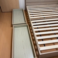 ダブルベッド+マットレスの画像