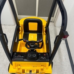 乗用ラジコン　充電器あります　動きますの画像