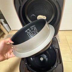 TOSHIBA 5.5合炊き RC-10ZPH 真空IH炊飯器
の画像