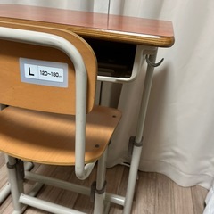 学童机と椅子のセットの画像