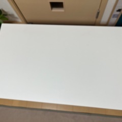 白いテーブルの画像