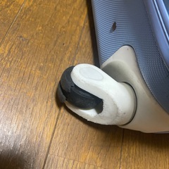 終了済　スーツケース　一部破損ありの画像