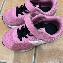 美品ニューバランス子供靴の画像