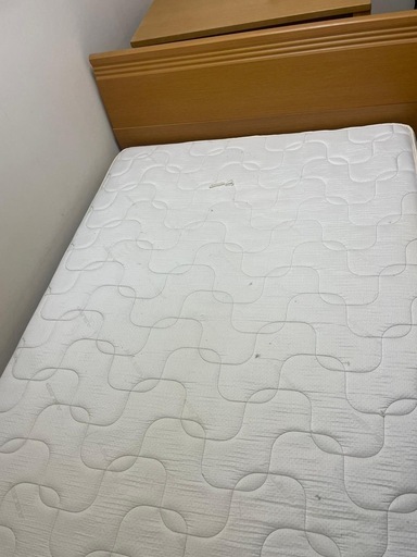 セミダブルベッド　マット付き　中古