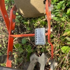 手押し式 播種機（種まき機）の画像