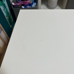 白いテーブルの画像
