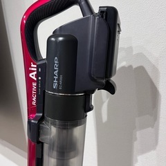 【取引中】SHARP コードレス掃除機 バッテリー2個付きの画像