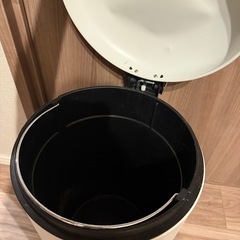 ゴミ箱の画像