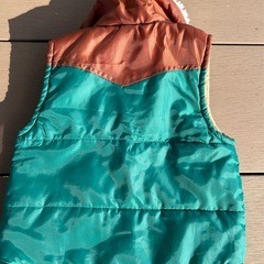 子供服90サイズ　グリーンベストの画像
