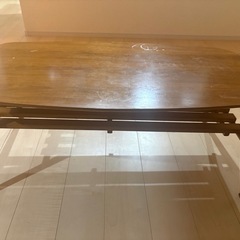 【10/25限定】木製ダイニングテーブル（多少キズあり）100円でお譲りします／小田原市早川の画像