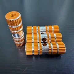 ペアバイクペダルアクスルフットレストペグ滑り止めアルミニウム合金 の画像