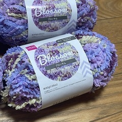DAISO 毛糸 ブロッサム 4玉の画像