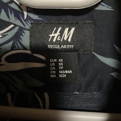 美品✨H&M柄シャツ✨️の画像