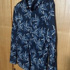 美品✨H&M柄シャツ✨️の画像