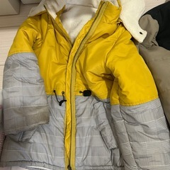 子供服　まとめ売り（130・140cm）冬物アウター＆トレーナーなどの画像