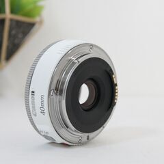 美品✨ Canon EF 40mm F2.8 STM ホワイトの画像
