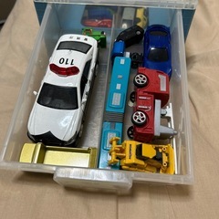 《急募‼️貴重かつ非売品あり‼️》トミカ詰め合わせ・立体駐車場入りセットの画像