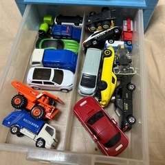 《急募‼️貴重かつ非売品あり‼️》トミカ詰め合わせ・立体駐車場入りセットの画像