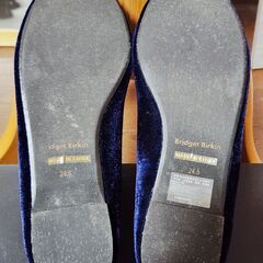 室内試着のみ、ほぼ新品未使用品。Bridget Birkin(ブリジットバーキン) 煌めくビジューがとびきり愛らしいフラットシューズ、いかがでしょうか？の画像