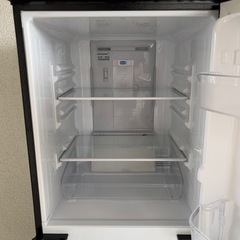 💥福岡市東区配送設置無料🌈　【⭐️全額返金保証⭐️】　シャープ SHARP ガラスドア 冷蔵庫　137L プラズマクラスター 両開き 2ドア (つけかえどっちもドア) ピュアブラックSJ-GD14F-Bの画像