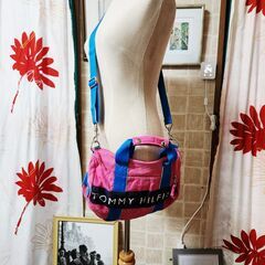 ΞTOMMY HILFIGER(トミー ヒルフィガー) 軽快な愛らしさ満載のショルダーバッグ、いかがでしょうか？の画像