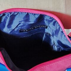 ΞTOMMY HILFIGER(トミー ヒルフィガー) 軽快な愛らしさ満載のショルダーバッグ、いかがでしょうか？の画像