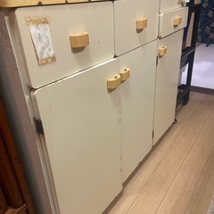 キッチン収納　サイドボード　の画像