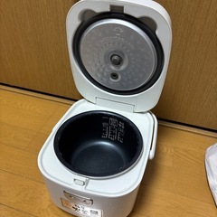 【動作良好】アイリスオーヤマ 炊飯器 TERC-MA30-W（3合炊き・2021年製）の画像