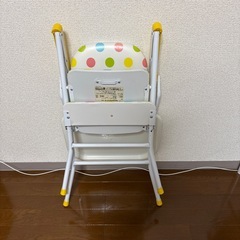 おりた折りたたみベビーチェア（ハイチェア）の画像