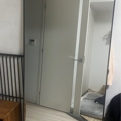 大きな鏡の画像